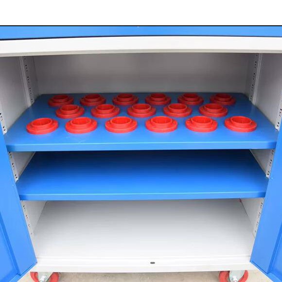 Adjustable shelf inside tool cart, height-configurable